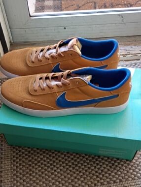 Nike Men’s SB's Brown and Blue Low-Top Sneakers